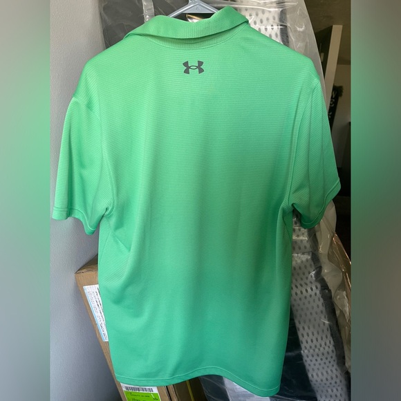 Men’s Under Armour Polo Size Medium - Picture 3 of 3